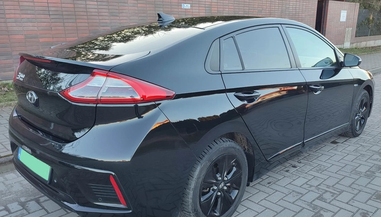 Hyundai IONIQ cena 58900 przebieg: 172500, rok produkcji 2017 z Kołobrzeg małe 562